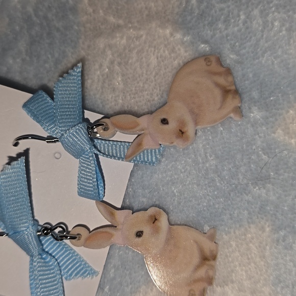 Sweet Bunny Earrings! - Picture 1 of 8